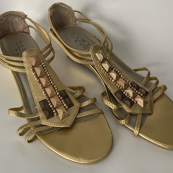 New York Transit Shoes - NEW YORK TRANSIT Gold gemstone Sandals size 10